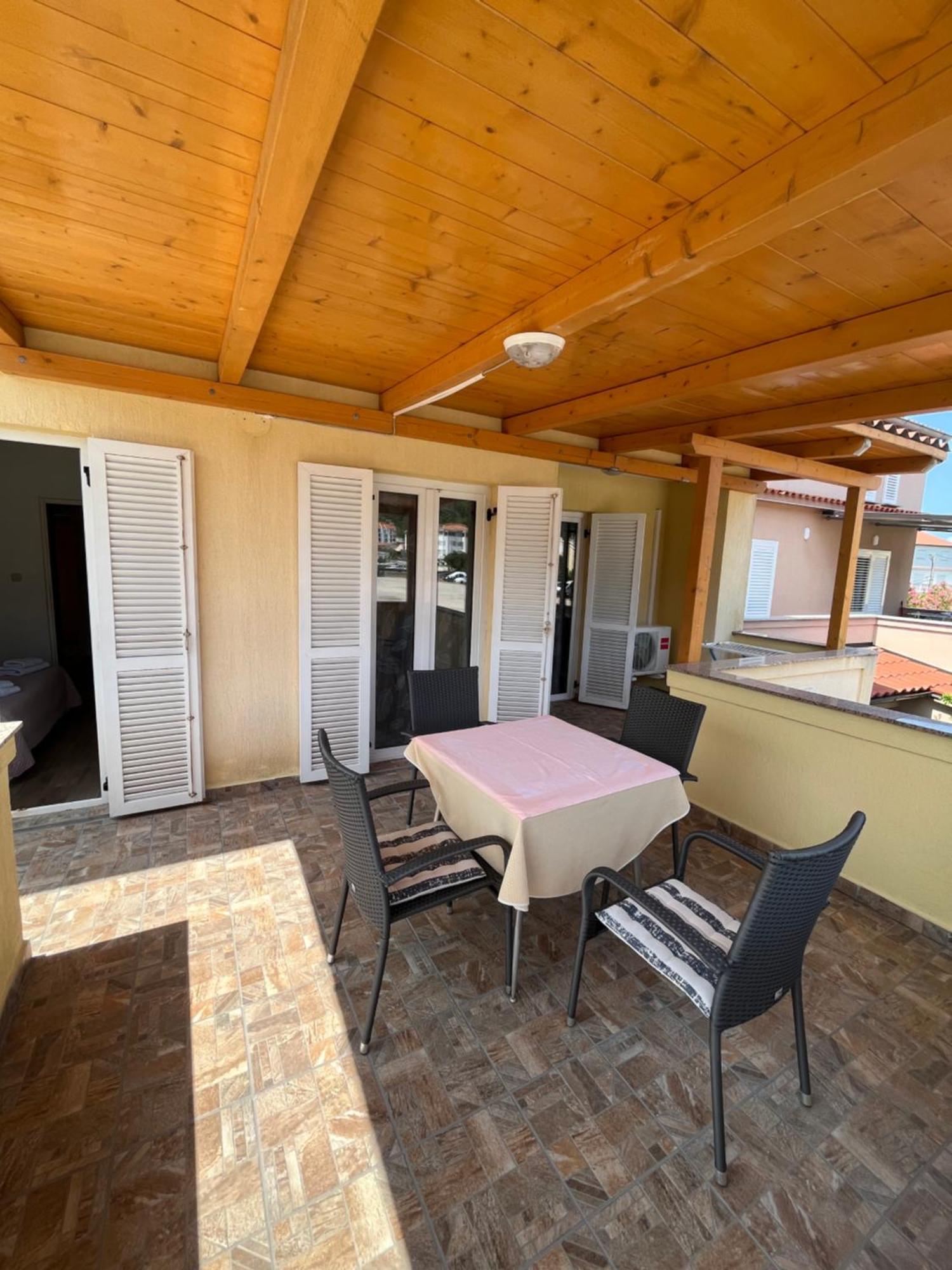 Apartments And Rooms Markovski Palit Exterior foto
